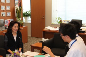 IMG_1145 糸数慶子議員取材(2011年7月15日 参院議員会館にて)