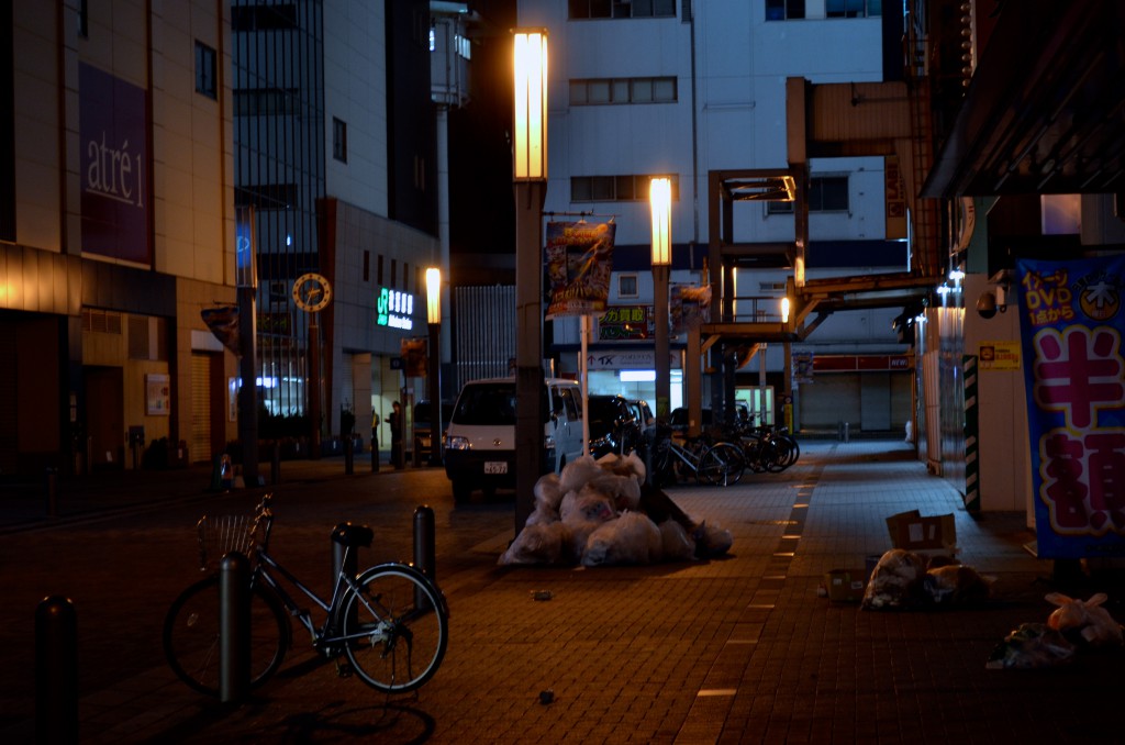 秋葉原駅前_夜短2013