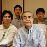 戸塚洋二先生 戸塚先生(右) ご自宅にて