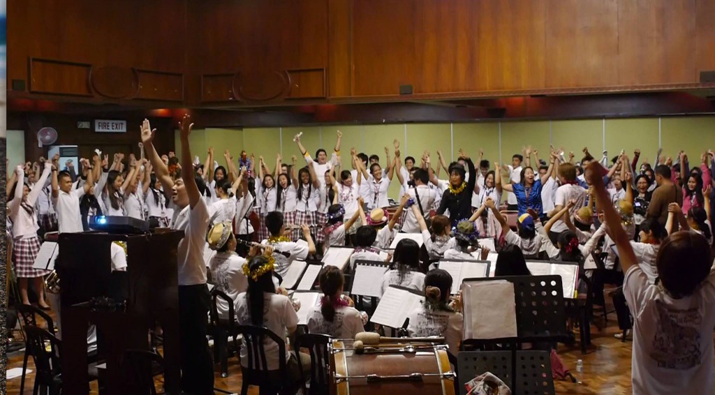 UUUのテーマソング、Music Unites The Worldをアンコールとして演奏。タイトル通り、音楽で繋がることが出来た瞬間でした。