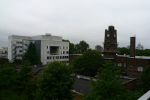 先端研その2 先端研:左から3号館、13号館。13号館は古い。
